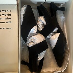 Anne Klein iflex Black Fabric Heels - Size 8.5M